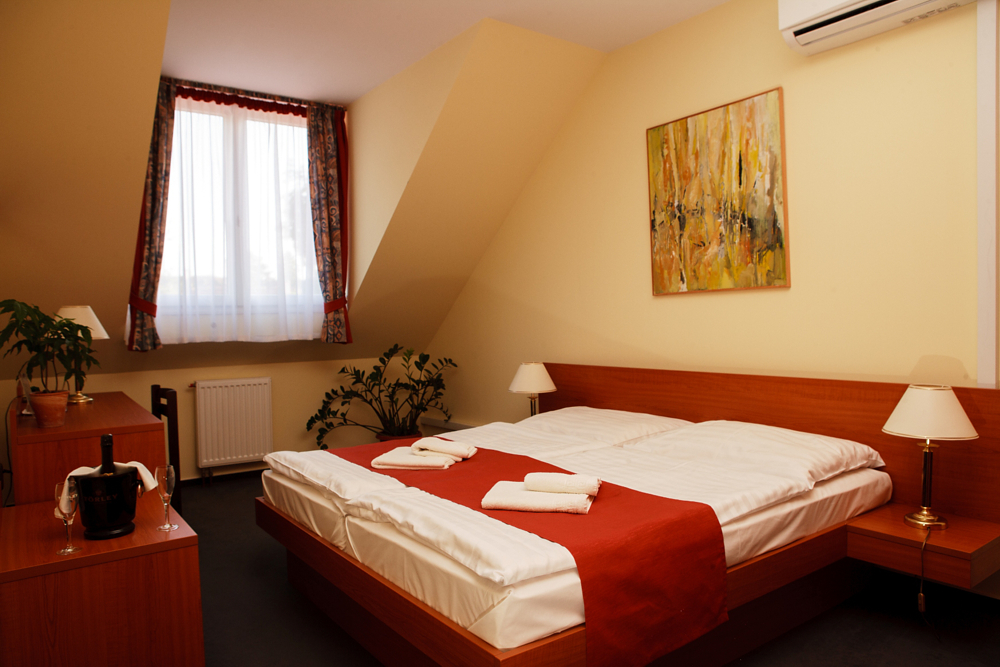 Remek pihenést, izgalmas programokat és kényelmes szobákat kínál a Lipa Hotel.