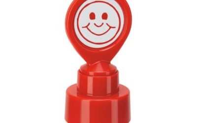 Hatékony eszköz pedagógusoknak – Miért előnyös a bélyegző az oktatásban?